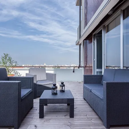 Skyline Apartment *
