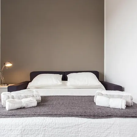 Skyline Apartment *